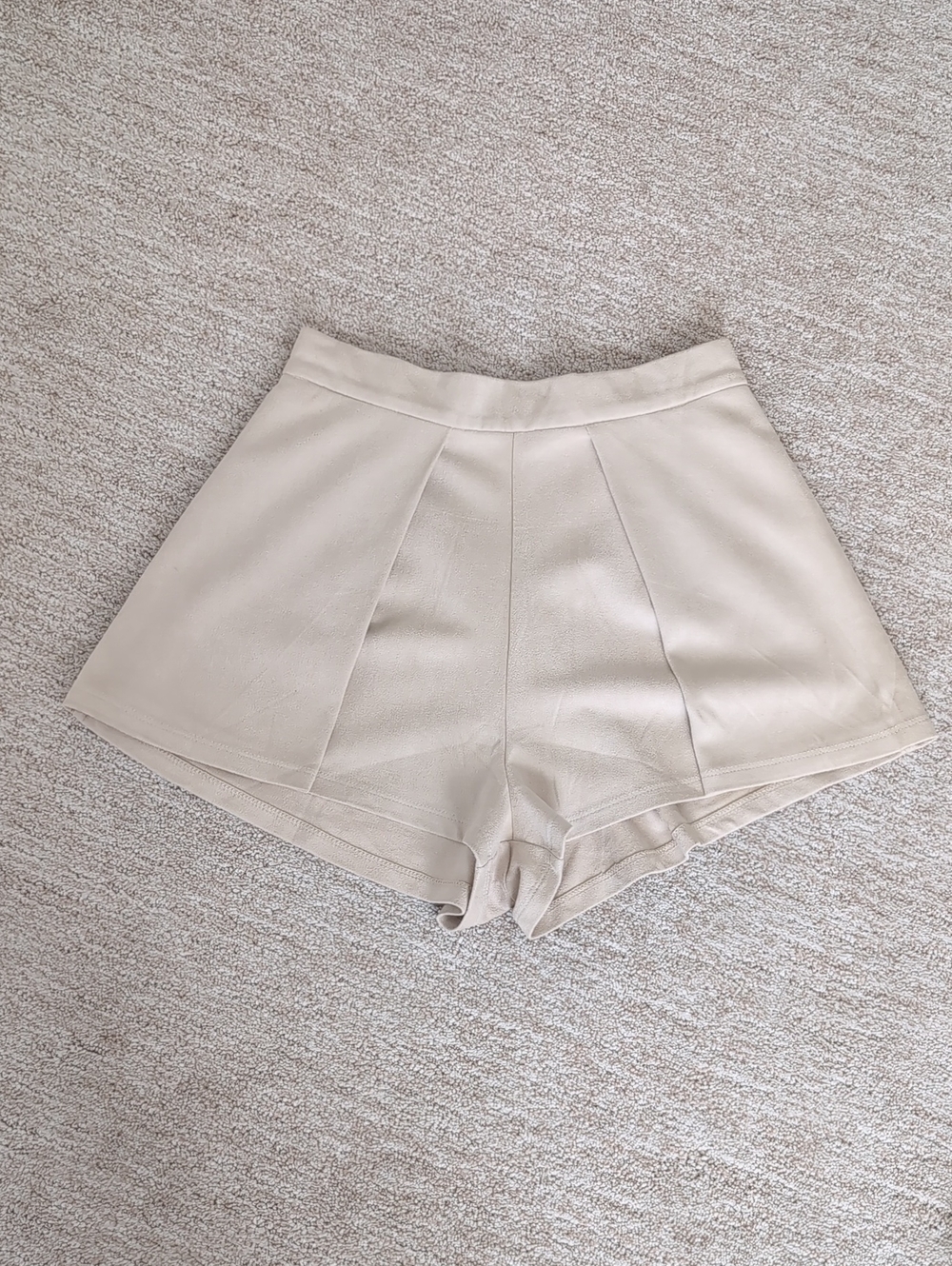 Luxxel High-Waist Cream Tailored Shorts